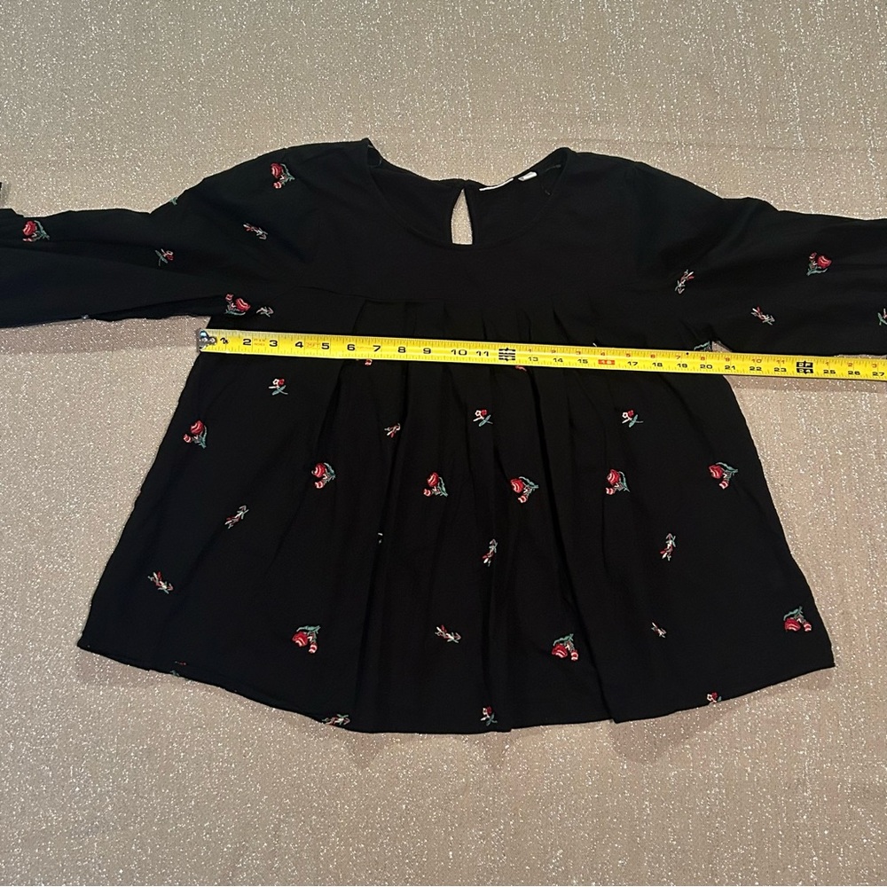 Rose embroidered black swing blouse, size M - Picture 9 of 12